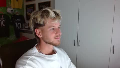 Snapshot of freddy_star chatting on 12/02/25, 01:00 Frederick Perin online show from 12/02/25, 01:00