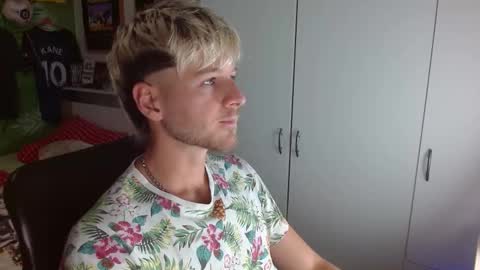 Snapshot of freddy_star chatting on 12/02/25, 01:39 Frederick Perin online show from 12/02/25, 01:39