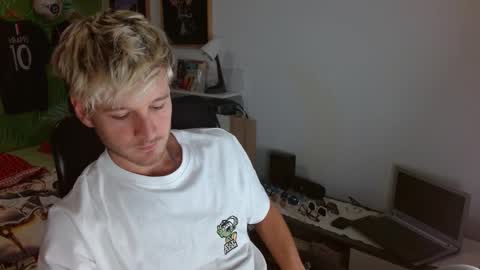 Snapshot of freddy_star chatting on 12/05/25, 01:42 Frederick Perin online show from 12/05/25, 01:42