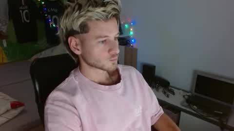 Snapshot of freddy_star chatting on 12/19/25, 12:34 Frederick Perin online show from 12/19/25, 12:34