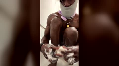 freddydufreak1 online show from 04/01/26, 05:08