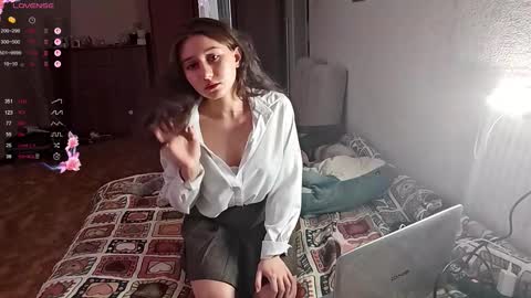 Mia online show from 11/26/25, 01:34