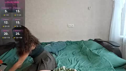 Mia online show from 12/21/25, 10:22