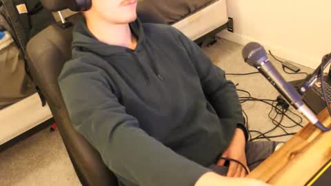 freeforyourpleasure online show from 11/18/25, 04:39