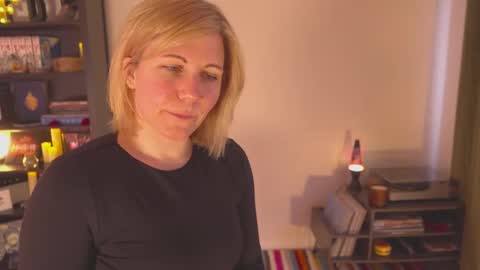 Louise or Lou 3 online show from 01/10/25, 02:45