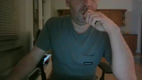 Snapshot of frenchbdmaninlondon chatting on 12/28/24, 07:01 Horny Paul online show from 12/28/24, 07:01