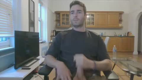 Snapshot of frenchbdmaninlondon chatting on 10/31/25, 04:30 Horny Paul online show from 10/31/25, 04:30