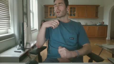 Snapshot of frenchbdmaninlondon chatting on 11/24/25, 02:39 Horny Paul online show from 11/24/25, 02:39