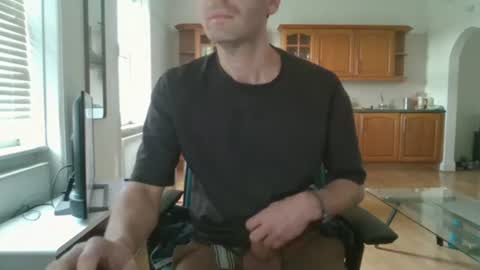 Snapshot of frenchbdmaninlondon chatting on 02/06/26, 01:36 Horny Paul online show from 02/06/26, 01:36