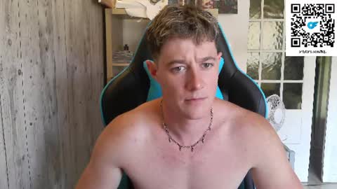 Snapshot of frenchhornybibs chatting on 06/17/26, 03:13 French Horny Bibs online show from 06/17/26, 03:13