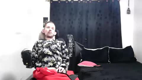 Snapshot of frenchroulette chatting on 12/16/24, 01:31 Thomas y Sophia online show from 12/16/24, 01:31