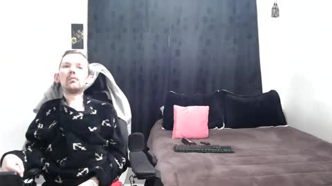 Snapshot of frenchroulette chatting on 02/15/25, 11:39 Thomas y Sophia online show from 02/15/25, 11:39