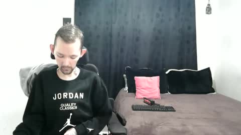 Snapshot of frenchroulette chatting on 02/21/25, 09:02 Thomas y Sophia online show from 02/21/25, 09:02