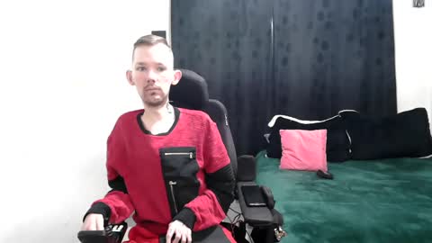 Snapshot of frenchroulette chatting on 03/11/25, 09:56 Thomas y Sophia online show from 03/11/25, 09:56