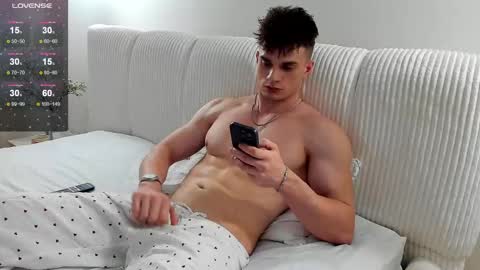 Snapshot of fresh_b1ood chatting on 03/08/25, 08:25 Alex or Andrzej online show from 03/08/25, 08:25