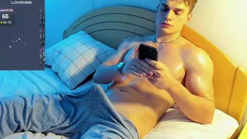 Snapshot of fresh_b1ood chatting on 10/06/25, 09:23 Alex or Andrzej online show from 10/06/25, 09:23