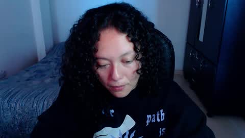 Louise  online show from 11/07/25, 01:00