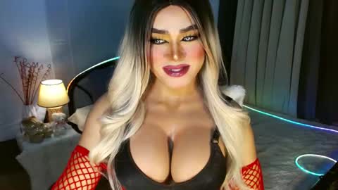 Snapshot of freya_lovestocum chatting on 12/16/25, 01:32 Miss Frea online show from 12/16/25, 01:32