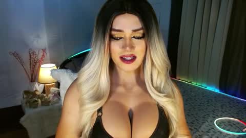 Snapshot of freya_lovestocum chatting on 01/17/26, 03:00 Miss Frea online show from 01/17/26, 03:00
