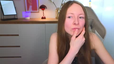Snapshot of freya_nilsson chatting on 12/10/24, 04:27 Freya online show from 12/10/24, 04:27