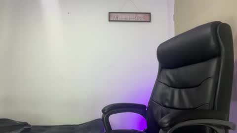 freyva_ online show from 03/08/26, 04:22