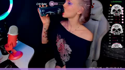 Snapshot of frida_fortune chatting on 12/24/24, 02:10 Frida A boost to fortune for the one who gives a thumbs up and a bonus lucky for those who support me by joining the fanclub online show from 12/24/24, 02:10