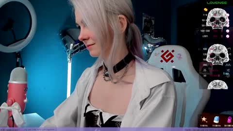 Snapshot of frida_fortune chatting on 01/28/25, 02:21 Frida A boost to fortune for the one who gives a thumbs up and a bonus lucky for those who support me by joining the fanclub online show from 01/28/25, 02:21