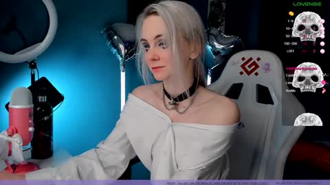 Snapshot of frida_fortune chatting on 01/28/25, 10:56 Frida A boost to fortune for the one who gives a thumbs up and a bonus lucky for those who support me by joining the fanclub online show from 01/28/25, 10:56