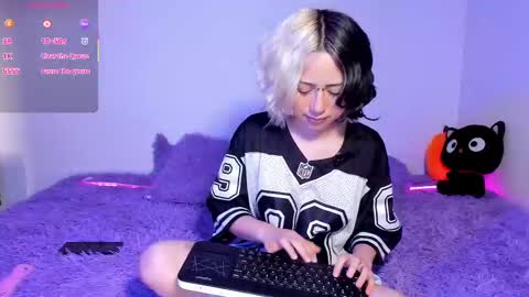 Snapshot of frida_lassi_ chatting on 09/18/25, 07:05 frida_lassi_ online show from 09/18/25, 07:05