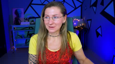 Snapshot of fridatander chatting on 12/17/24, 08:12 Frida Tander online show from 12/17/24, 08:12