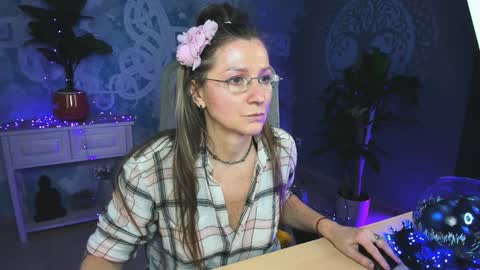 Snapshot of fridatander chatting on 12/27/24, 03:15 Frida Tander online show from 12/27/24, 03:15