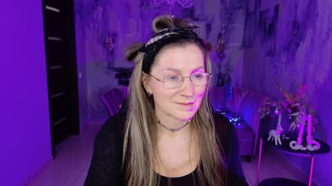 Snapshot of fridatander chatting on 01/01/25, 12:11 Frida Tander online show from 01/01/25, 12:11