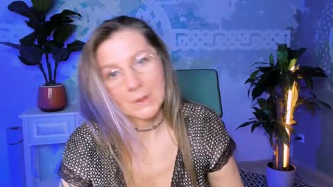 Snapshot of fridatander chatting on 01/18/25, 09:13 Frida Tander online show from 01/18/25, 09:13