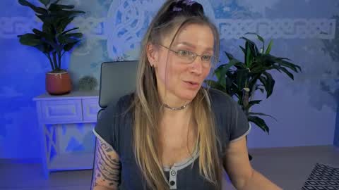 Snapshot of fridatander chatting on 02/22/25, 03:25 Frida Tander online show from 02/22/25, 03:25