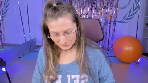 Snapshot of fridatander chatting on 03/01/25, 03:38 Frida Tander online show from 03/01/25, 03:38