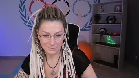 Frida Tander online show from 12/21/25, 05:14