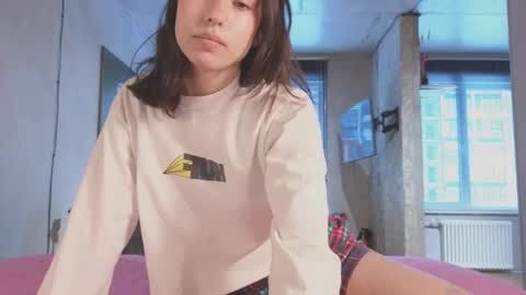 Snapshot of friend_foryou chatting on 02/12/25, 07:13 Lina online show from 02/12/25, 07:13