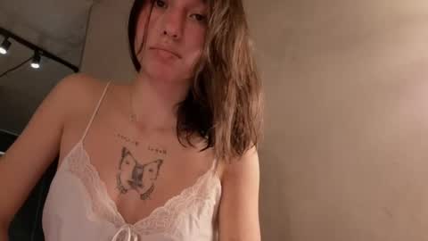 Snapshot of friend_foryou chatting on 03/04/25, 06:39 Lina online show from 03/04/25, 06:39