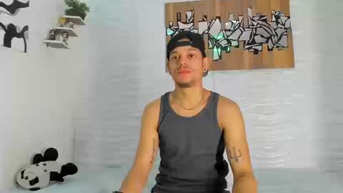 Snapshot of friendsofeverything_ chatting on 09/11/25, 01:55 Adam y pitter online show from 09/11/25, 01:55