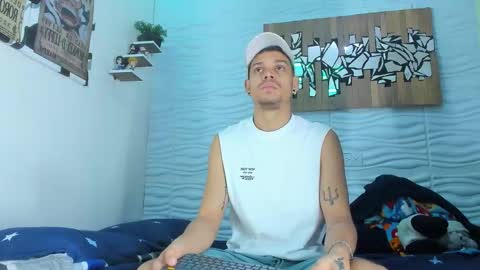 Snapshot of friendsofeverything_ chatting on 10/05/25, 02:04 Adam y pitter online show from 10/05/25, 02:04