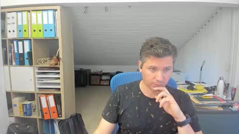 Snapshot of frikits chatting on 10/10/25, 04:17 Francois online show from 10/10/25, 04:17