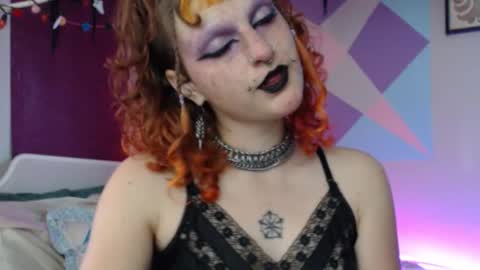 Snapshot of friskyflowers chatting on 11/05/25, 06:08 cherry online show from 11/05/25, 06:08