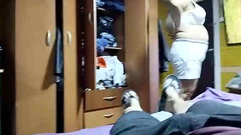 Snapshot of frizzy_girl chatting on 01/26/25, 10:46 Frizzy girl online show from 01/26/25, 10:46