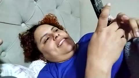 Snapshot of frizzy_girl chatting on 09/23/25, 02:36 Frizzy girl online show from 09/23/25, 02:36