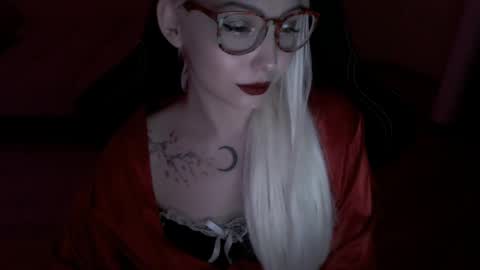 Snapshot of fromsun_forsoul chatting on 04/01/26, 09:34 Lilith online show from 04/01/26, 09:34
