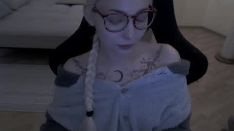 Snapshot of fromsun_forsoul chatting on 04/14/26, 05:35 Lilith online show from 04/14/26, 05:35