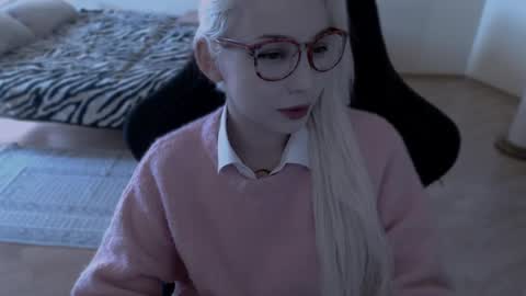 Snapshot of fromsun_forsoul chatting on 05/04/26, 11:39 Lilith online show from 05/04/26, 11:39