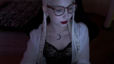Snapshot of fromsun_forsoul chatting on 05/13/26, 08:23 Lilith online show from 05/13/26, 08:23