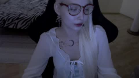 Snapshot of fromsun_forsoul chatting on 05/14/26, 12:12 Lilith online show from 05/14/26, 12:12