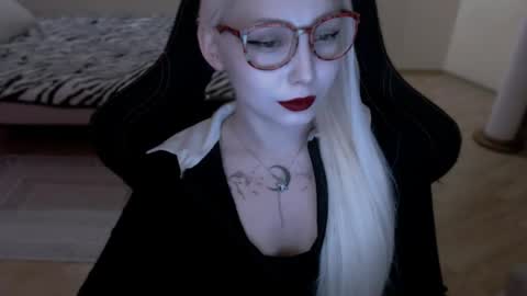 Snapshot of fromsun_forsoul chatting on 05/31/26, 06:31 Lilith online show from 05/31/26, 06:31